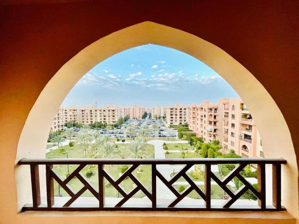 Luxurious 3 Bedroom Rustic Apartment Overlooking Huge Garden - For Families And Couples Kairó Kültér fotó