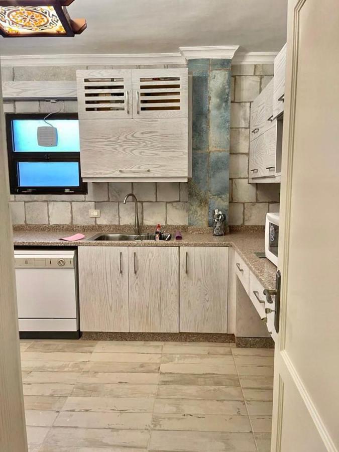 Luxurious 3 Bedroom Rustic Apartment Overlooking Huge Garden - For Families And Couples Kairó Kültér fotó