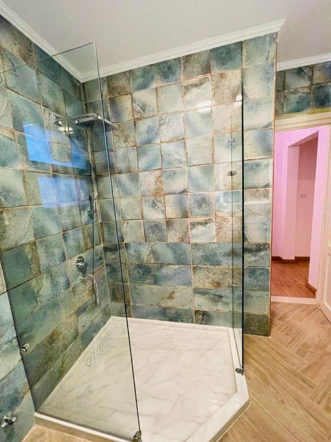 Luxurious 3 Bedroom Rustic Apartment Overlooking Huge Garden - For Families And Couples Kairó Kültér fotó