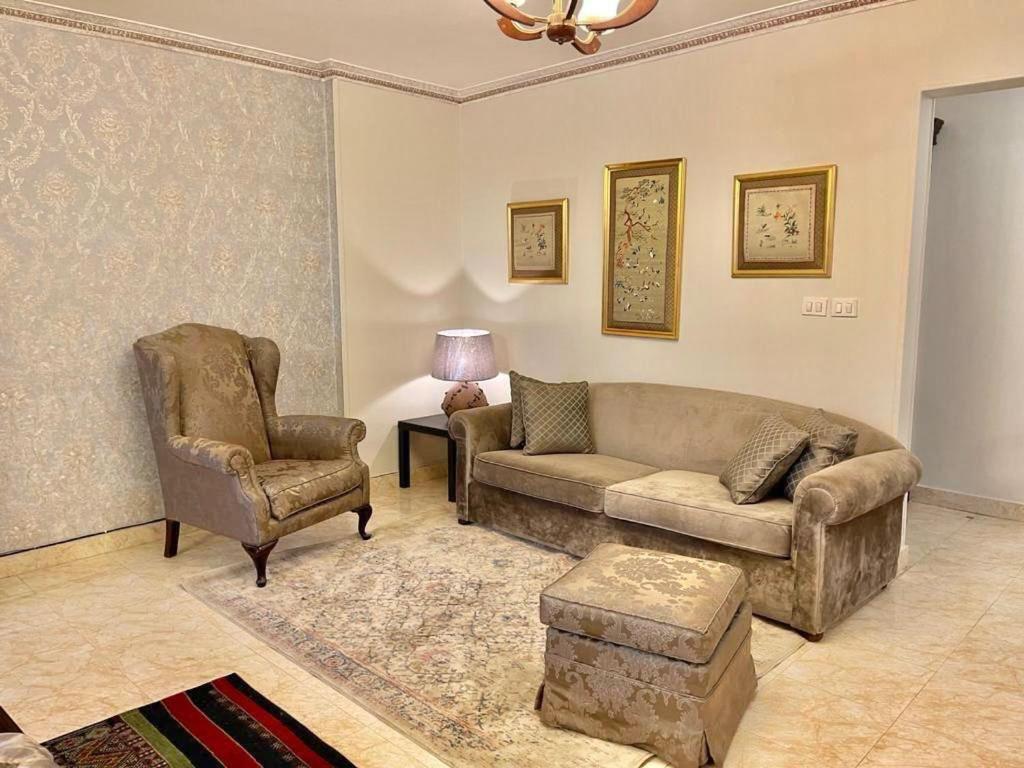 Luxurious 3 Bedroom Rustic Apartment Overlooking Huge Garden - For Families And Couples Kairó Kültér fotó