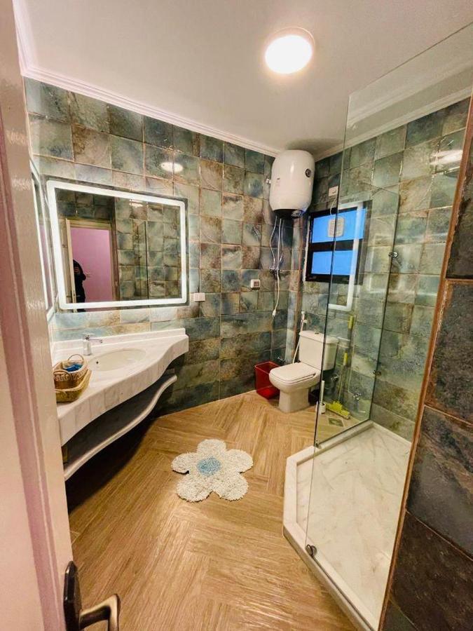 Luxurious 3 Bedroom Rustic Apartment Overlooking Huge Garden - For Families And Couples Kairó Kültér fotó