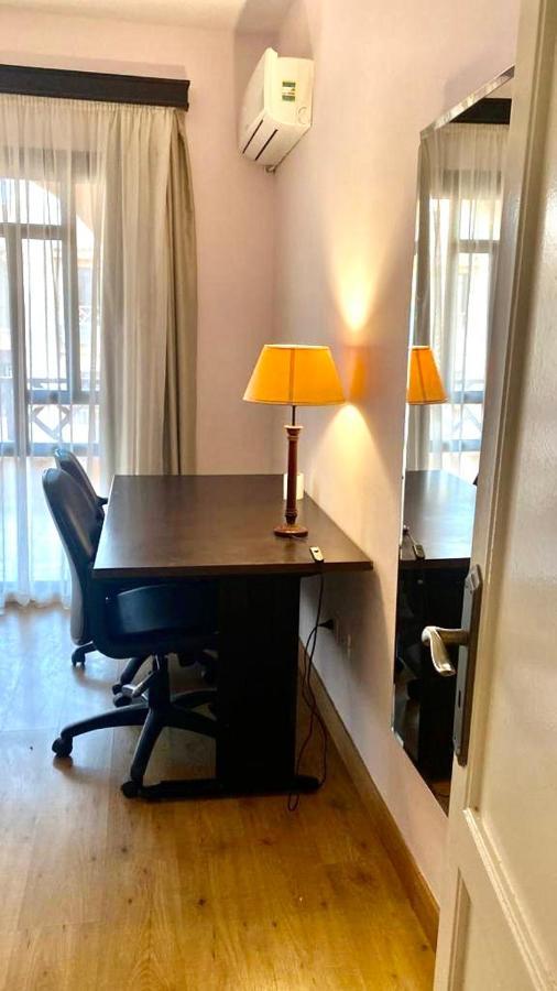 Luxurious 3 Bedroom Rustic Apartment Overlooking Huge Garden - For Families And Couples Kairó Kültér fotó