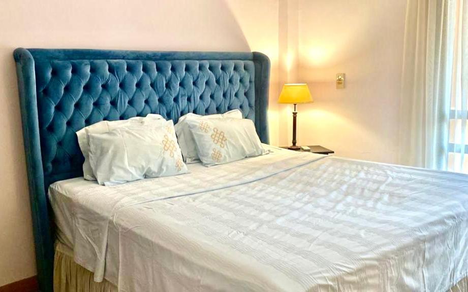 Luxurious 3 Bedroom Rustic Apartment Overlooking Huge Garden - For Families And Couples Kairó Kültér fotó