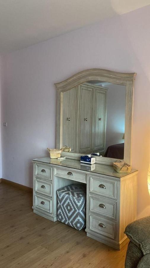Luxurious 3 Bedroom Rustic Apartment Overlooking Huge Garden - For Families And Couples Kairó Kültér fotó