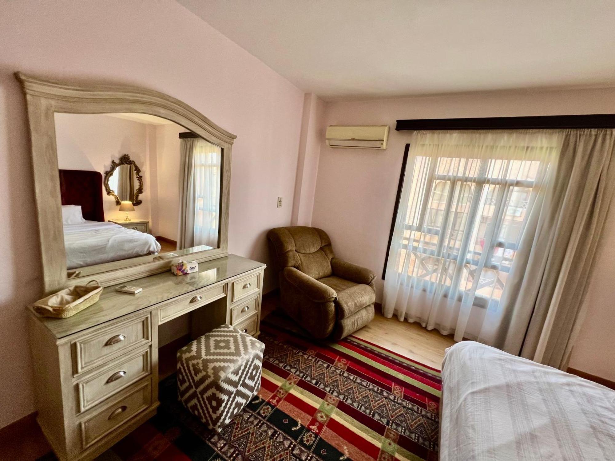 Luxurious 3 Bedroom Rustic Apartment Overlooking Huge Garden - For Families And Couples Kairó Kültér fotó